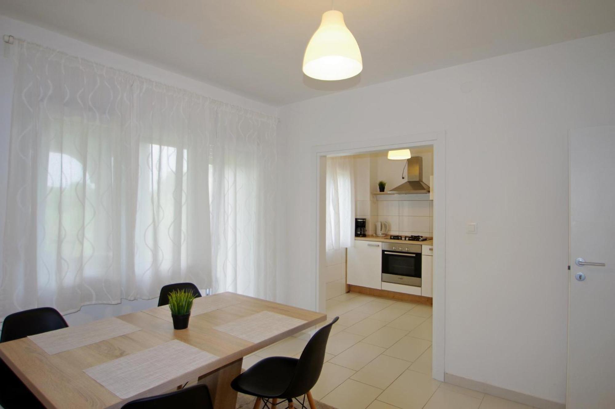 Apartments Nikolina Rakalj ภายนอก รูปภาพ