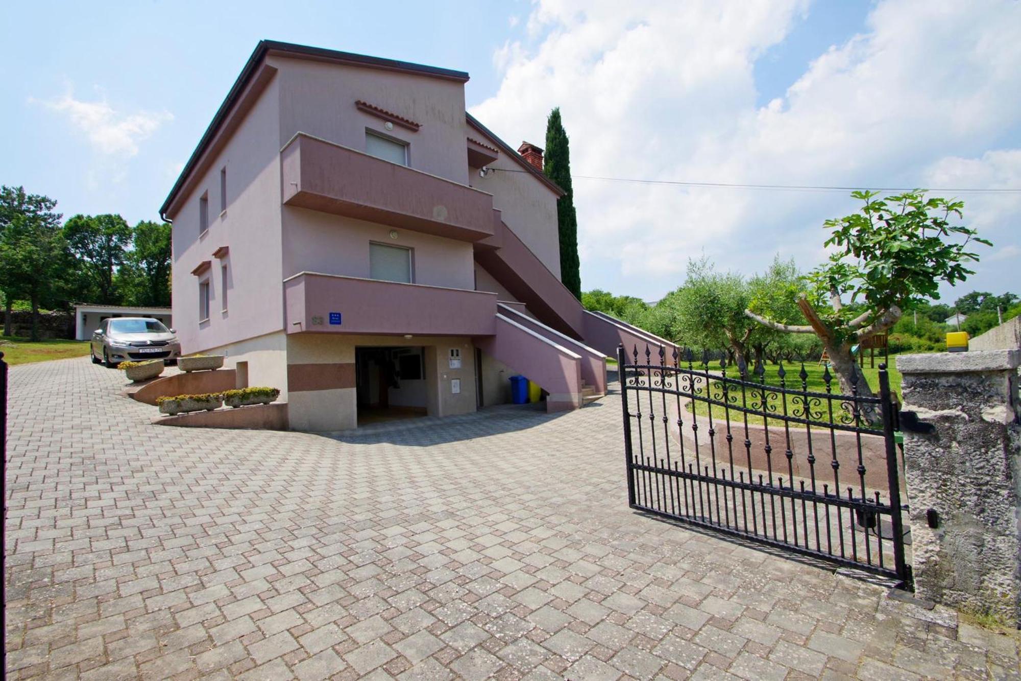 Apartments Nikolina Rakalj ภายนอก รูปภาพ